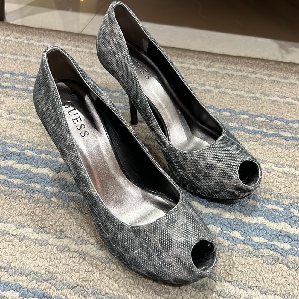 Guess sparkly pumps